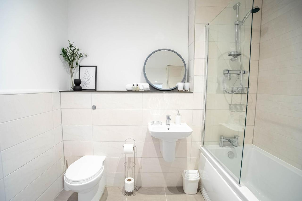 Luxury Apartments Available Next To Train Station - The Wallgate Apartments Wigan - Free Parking Extérieur photo
